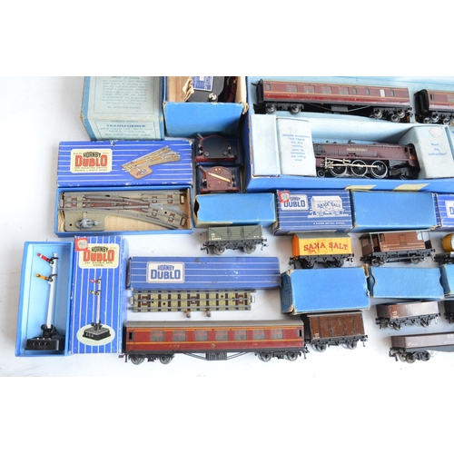 154 - Collection of vintage Hornby Dublo (3 rail electric) railway models and accessories to include boxed... 