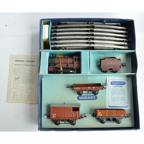 155 - Vintage Hornby Meccano O gauge No601 clockwork goods train set with 0-4-0 loco, tender and 3 goods w... 