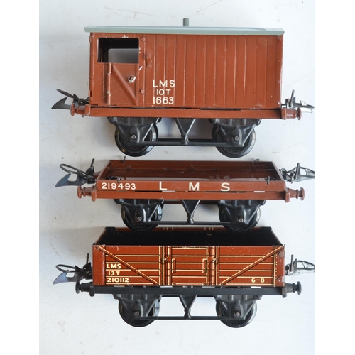 155 - Vintage Hornby Meccano O gauge No601 clockwork goods train set with 0-4-0 loco, tender and 3 goods w... 