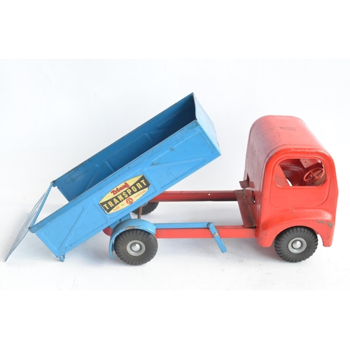 168 - Large scale vintage 1960's Tri-ang Series 300 pressed steel tipper truck in very good condition for ... 