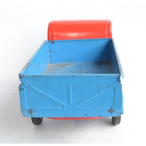 168 - Large scale vintage 1960's Tri-ang Series 300 pressed steel tipper truck in very good condition for ... 