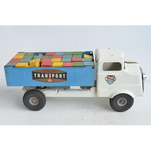 170 - Vintage late 50's/early 60's Tri-ang Junior Series brick truck with load in good condition for age, ... 