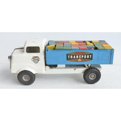 170 - Vintage late 50's/early 60's Tri-ang Junior Series brick truck with load in good condition for age, ... 