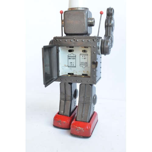 175 - Charming vintage (C1960's) Japanese made battery powered tinplate robot figure in good external cond... 