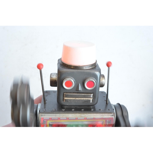 175 - Charming vintage (C1960's) Japanese made battery powered tinplate robot figure in good external cond... 