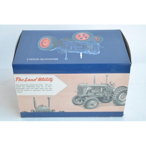 182 - Broadacre Models 1/16 scale highly detailed diecast Fordson Major E27N tractor model in mint conditi... 