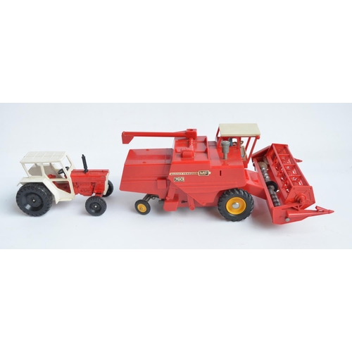 184 - Collection of 1/32 farm models, plastic and diecast to include Britain's 9592 Massey Ferguson Tracto... 