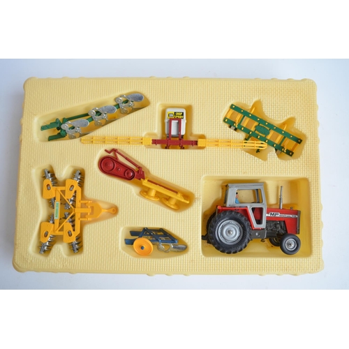 184 - Collection of 1/32 farm models, plastic and diecast to include Britain's 9592 Massey Ferguson Tracto... 