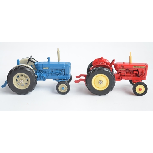 184 - Collection of 1/32 farm models, plastic and diecast to include Britain's 9592 Massey Ferguson Tracto... 