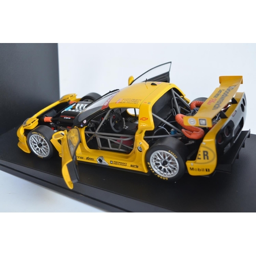 189 - Autoart Racing Division 1/18 scale highly detailed Corvette C5-R diecast model car in near mint cond... 