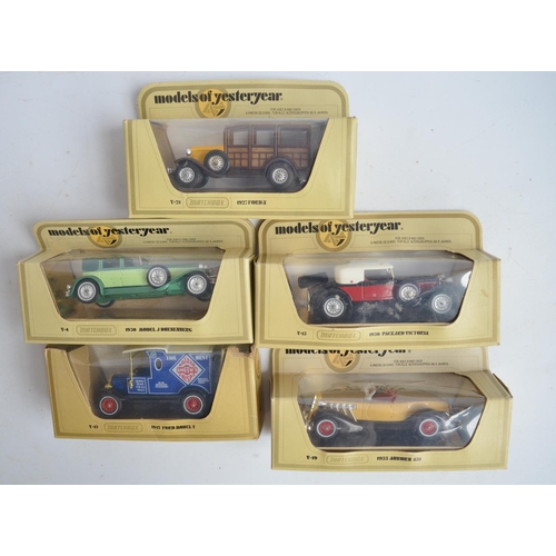 200 - Collection of mostly boxed diecast model vehicles to include 3x unboxed Matchbox Models Of Yesteryea... 