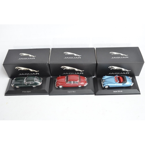 202 - Collection of vintage and modern diecast model vehicles/sets to include Matchbox MC-18 5 vehicle Fer... 