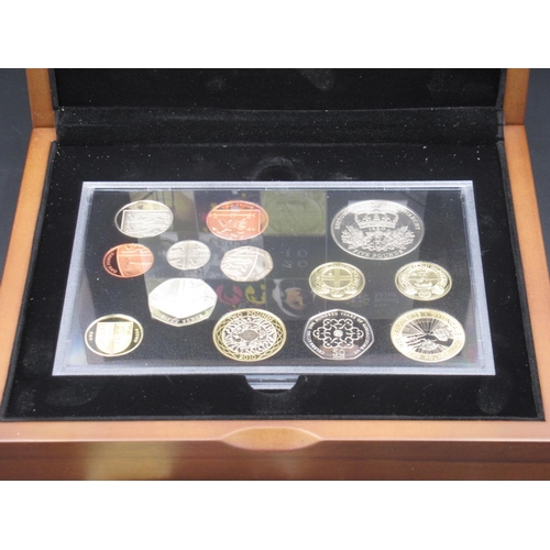 738 - Royal Mint - 2010 United Kingdom Executive Proof Set, Limited Edition no.2689/5000, in original box ... 