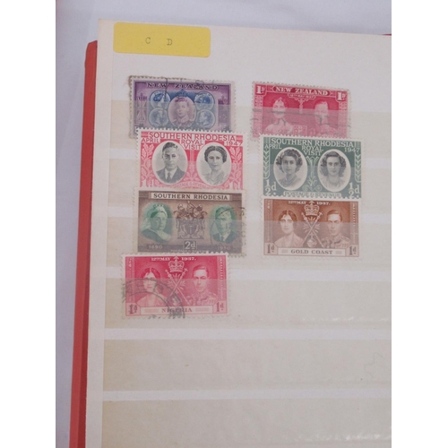 822 - Assorted collection of GB, commonwealth and International stamps to inc. stamp book of GB Postage Du... 