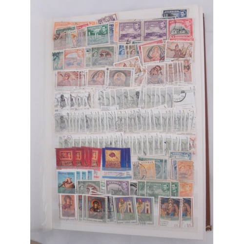 822 - Assorted collection of GB, commonwealth and International stamps to inc. stamp book of GB Postage Du... 