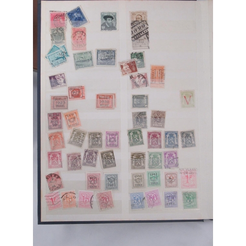 823 - Assorted collection of International stamps to inc. folder w/slip-case of c20th Vatican stamps, a st... 