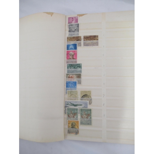 834 - 2 stamp folders cont. mixed international stamps relating to birds, a stamp album cont. mixed intern... 