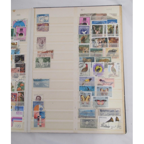 834 - 2 stamp folders cont. mixed international stamps relating to birds, a stamp album cont. mixed intern... 