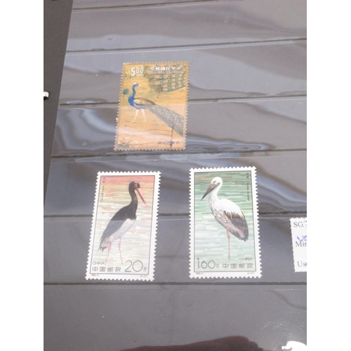 834 - 2 stamp folders cont. mixed international stamps relating to birds, a stamp album cont. mixed intern... 