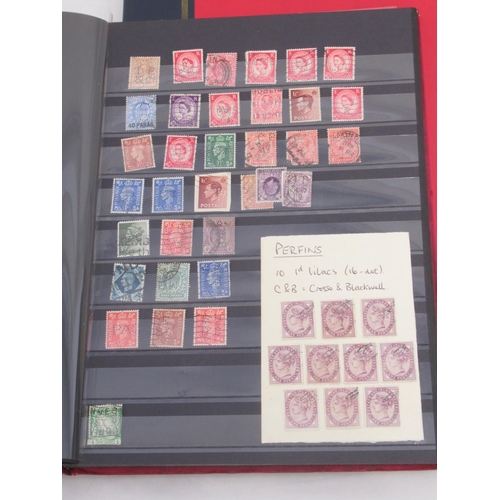 834 - 2 stamp folders cont. mixed international stamps relating to birds, a stamp album cont. mixed intern... 