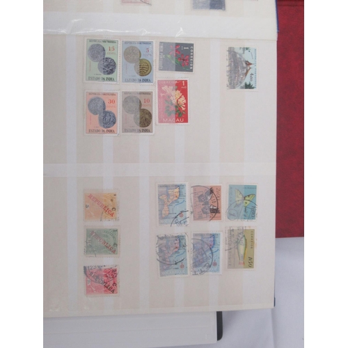 844 - Assorted collection of International and British stamps in 15 folders/albums