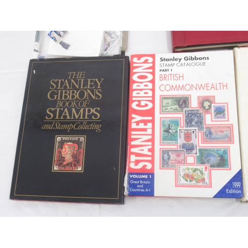 847 - Assorted collection of mixed GB and International stamps loose and in 10 albums/folders, with 2 Stan... 