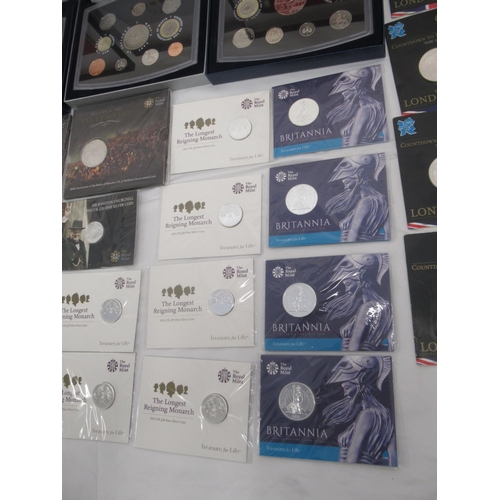 714 - The Royal Mint - large collection of mixed Royal Mint coins to inc. 2 2015 UK £100 Buckingham Palace... 