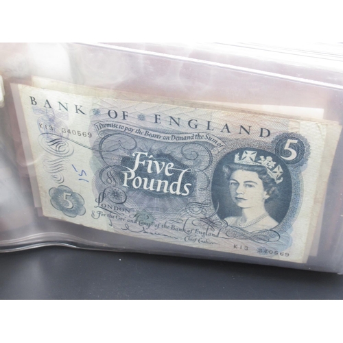 790 - Folder cont. assortment of British bank notes