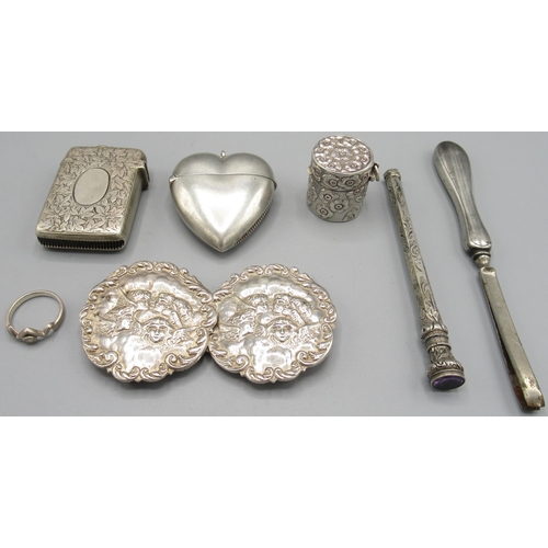 1047 - Edwardian silver heart shaped vesta case by Minshull & Latimer, Birmingham, 1901, Edwardian silver v... 