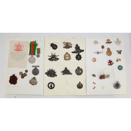 1074 - Collection of medals and badges, incl. a WW2 General Service Medal with miniature and accompanying c... 