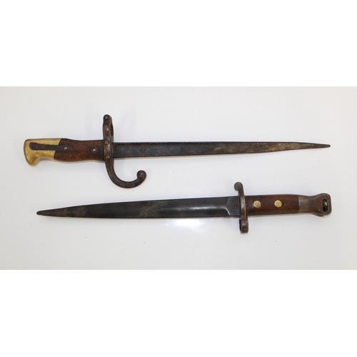 1093 - Cut down Lee-Metford bayonet and French 1886 Pattern Lebel bayonet.