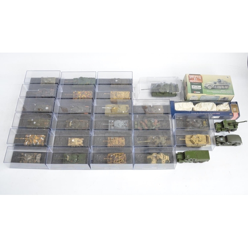 236 - Collection of diecast armour models including 24 cased 1/72 tanks from DeAgostini (no magazines), a ... 