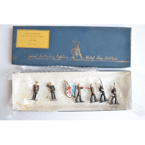 246 - Collection of toy soldiers and other figures to include Britain's Deetail Knights, Cowboys, American... 