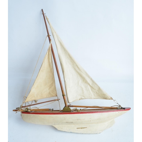 260 - Large vintage wooden pond racer style model yacht with solid carved hull, no makers marks, rudder fi... 