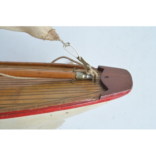 260 - Large vintage wooden pond racer style model yacht with solid carved hull, no makers marks, rudder fi... 