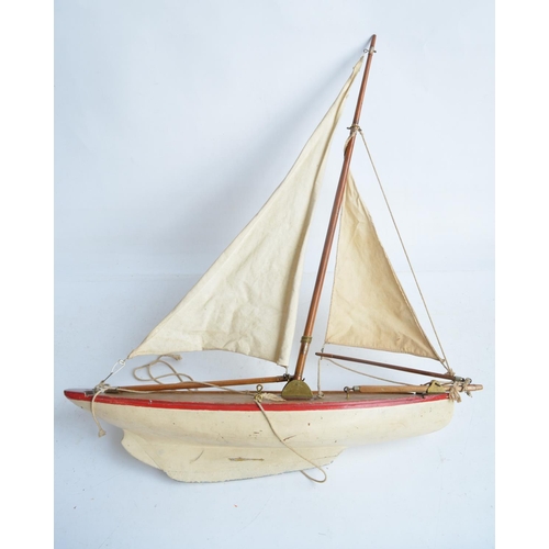 260 - Large vintage wooden pond racer style model yacht with solid carved hull, no makers marks, rudder fi... 