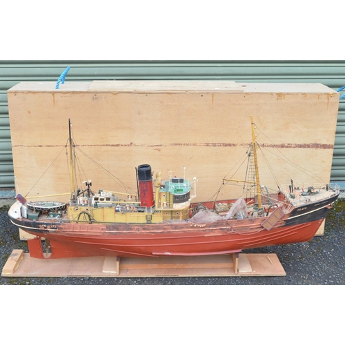 262 - Large radio controlled model of the oceanic trawler 'Boston Typhoon' of Fleetwood, fibre glass hull ... 