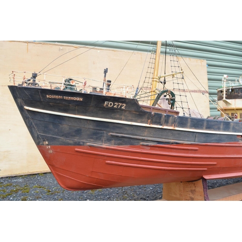 262 - Large radio controlled model of the oceanic trawler 'Boston Typhoon' of Fleetwood, fibre glass hull ... 