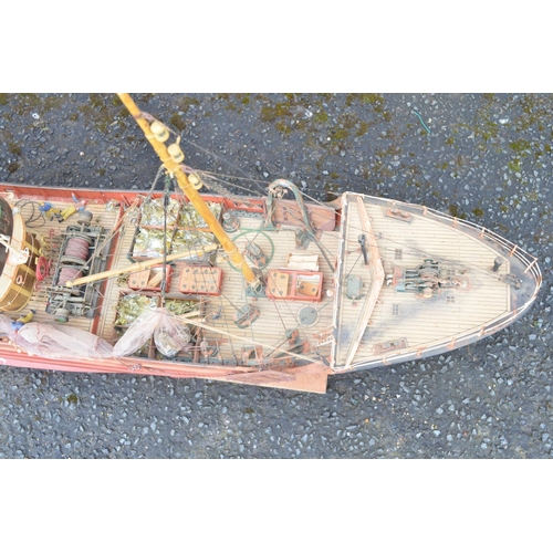 262 - Large radio controlled model of the oceanic trawler 'Boston Typhoon' of Fleetwood, fibre glass hull ... 