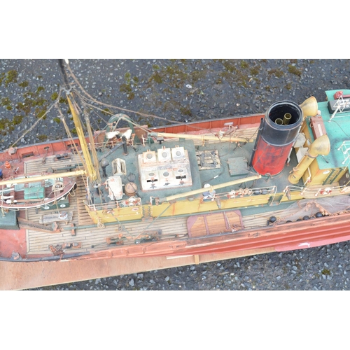 262 - Large radio controlled model of the oceanic trawler 'Boston Typhoon' of Fleetwood, fibre glass hull ... 