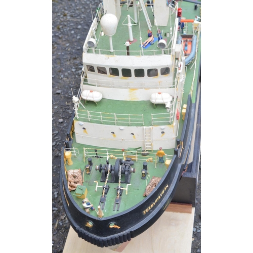 263 - Large radio controlled Tug boat model 'Yorkshireman' of Hull, fibre glass hull with mixed media deta... 