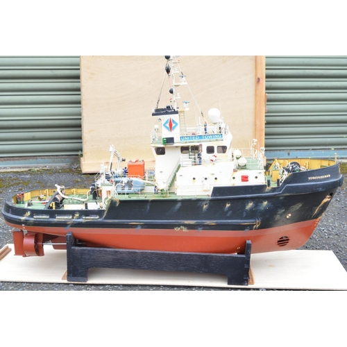 263 - Large radio controlled Tug boat model 'Yorkshireman' of Hull, fibre glass hull with mixed media deta... 