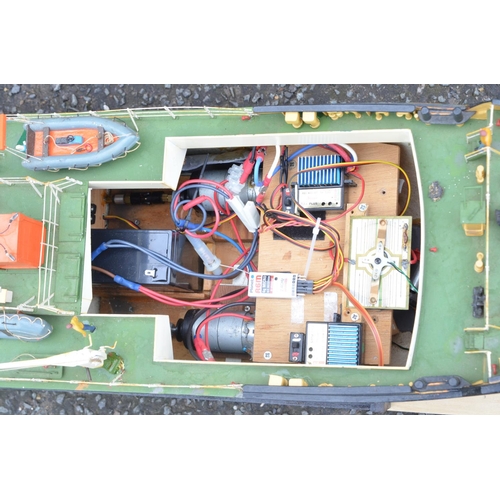 263 - Large radio controlled Tug boat model 'Yorkshireman' of Hull, fibre glass hull with mixed media deta... 