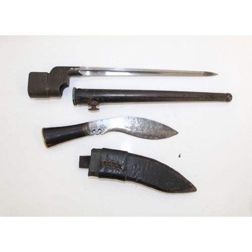 1096 - No. 4, Mk 1 Lee-Enfield 'Pig-Sticker' bayonet, with original sheath. Small belt kukri with horn hand... 