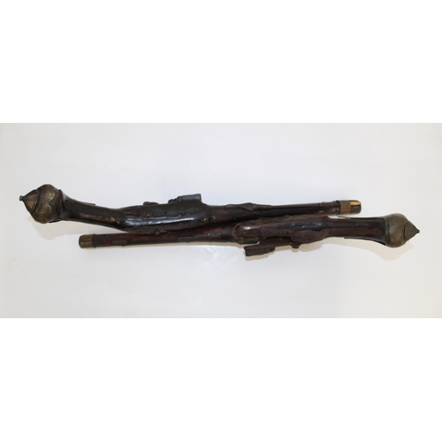 1110 - Pair of circa late 18th century Ottoman flintlock pistols. With decorative engravings to barrels and... 