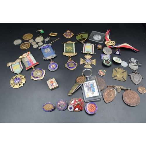 1116 - Large collection of badges and tokens of various styles and eras incl. a circa 1930s Red Army Vorosh... 