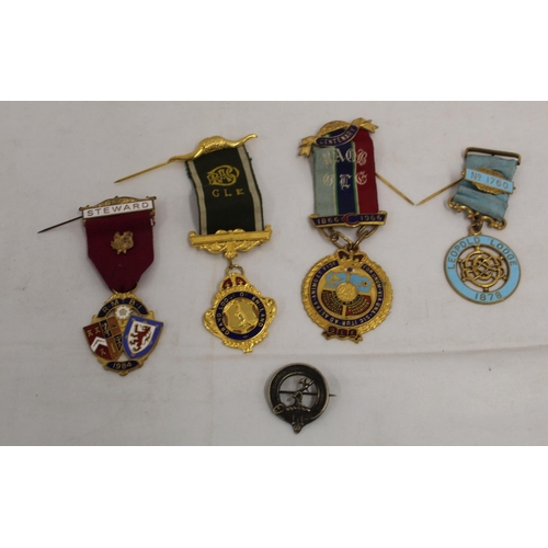 1117 - Small collection of Masonic badges and medals of various styles and eras.