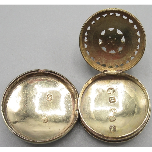1054 - Georgian silver gilt round fob vinaigrette with gilt foliate grille by Alice & George Burrows II, Lo... 
