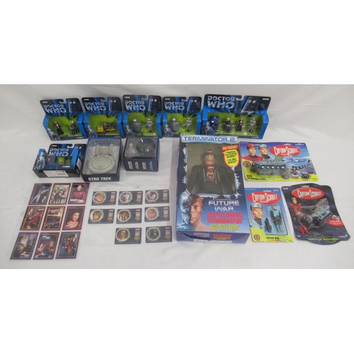 354 - Terminator 2 Future War, The Ultimate Terminator in original box, all button commands function, figu... 