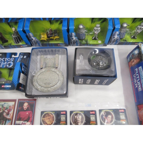 354 - Terminator 2 Future War, The Ultimate Terminator in original box, all button commands function, figu... 